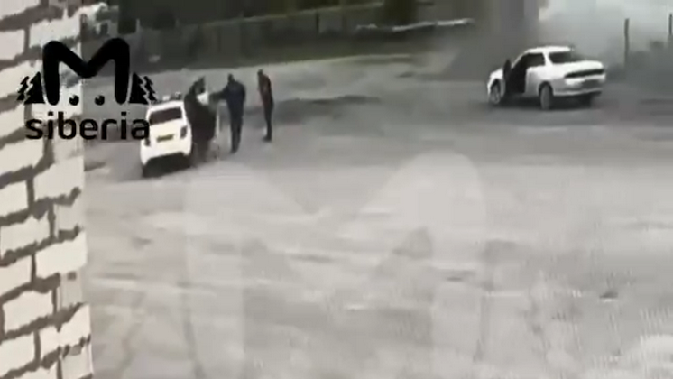 Появилось полное видео с выстрелом новосибирского полицейского в задержанного в Мошкове