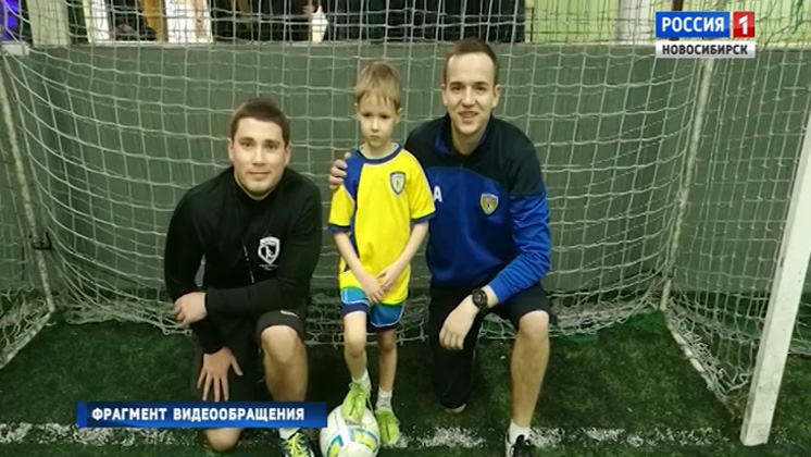 Футболисты сборной России приготовили подарки для самых юных болельщиков