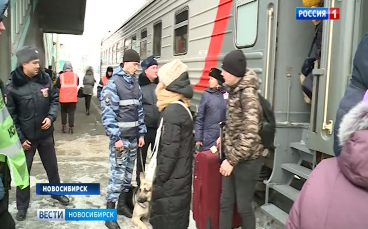 Пассажиров двух поездов эвакуировали в Новосибирске из-за сообщений о бомбе
