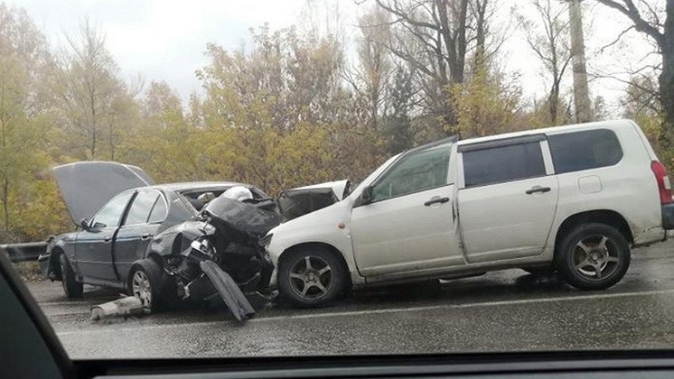 В Новосибирске во время ДТП с участием трёх автомобилей пострадали три человека
