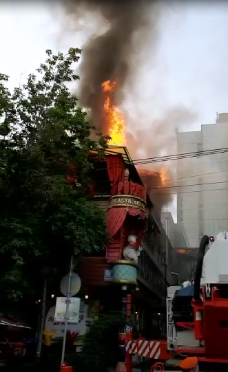 ВИДЕО В Новосибирске загорелся ресторан «Puppenhaus»