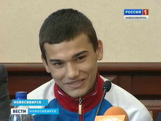 В Новосибирске чествовали триумфатора первенства мира по боксу среди юношей Ивана Козловского