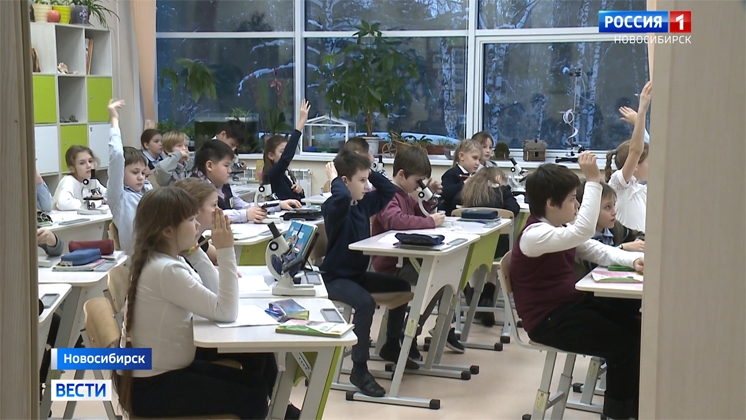 Новосибирские школьники сели за парты после продлённых из-за коронавируса каникул
