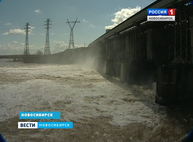 Новосибирская ГЭС начала холостые сбросы воды