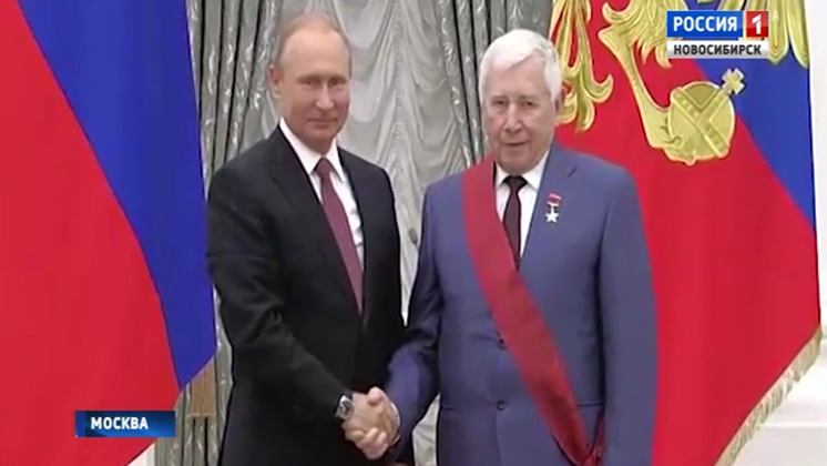 Владимир Путин вручил государственную награду Юрию Бугакову