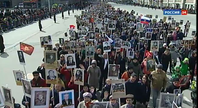 250 тысяч человек прошли по центру Новосибирска в колонне «Бессмертного полка»