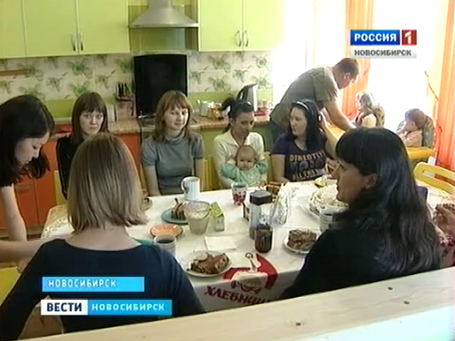 В Новосибирске с женским днем поздравили одиноких мам