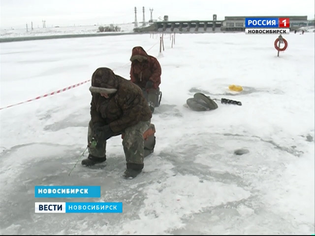 Спасатели призывают новосибирских рыбаков не выходить на тонкий лед