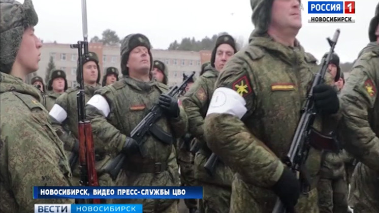 Первую репетицию парада Победы провели военные в Новосибирске