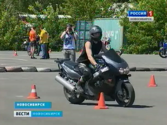 Сибирские мотоциклисты проверили свои навыки безопасного и аккуратного вождения