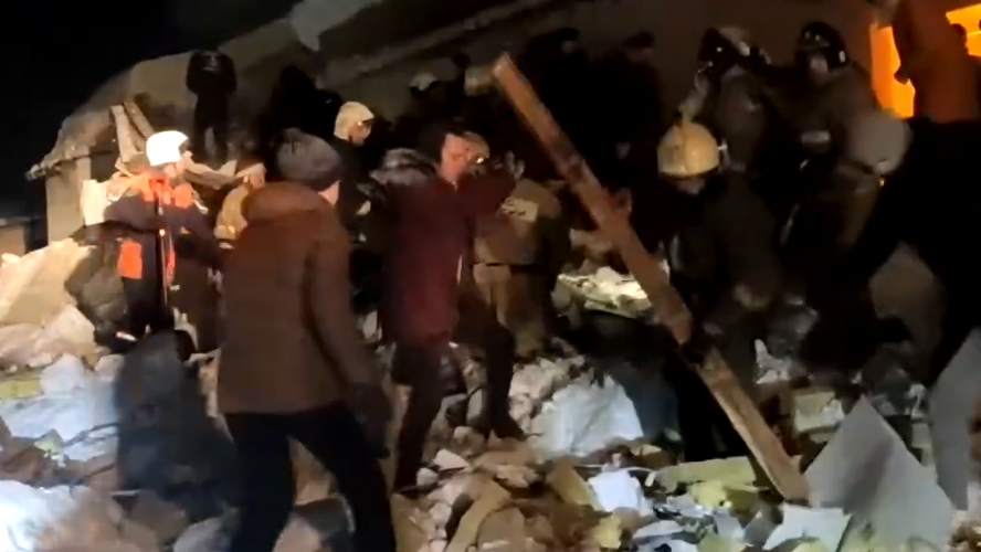 Новосибирские спасатели опубликовали видео разбора завалов в кафе Академгородка