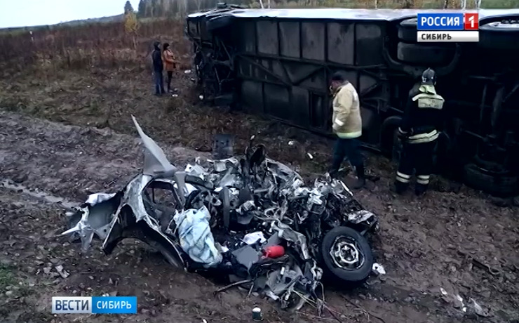 Человек погиб в результате столкновения автобуса с автомобилем в Иркутске
