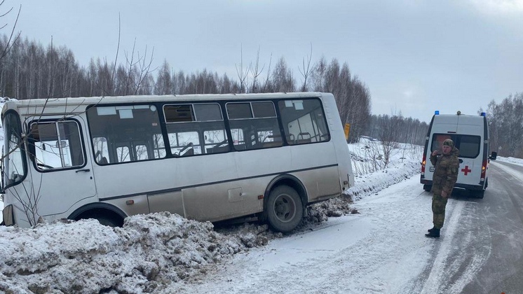 Под Новосибирском росгвардеец спас водителя автобуса на маршруте движения 
