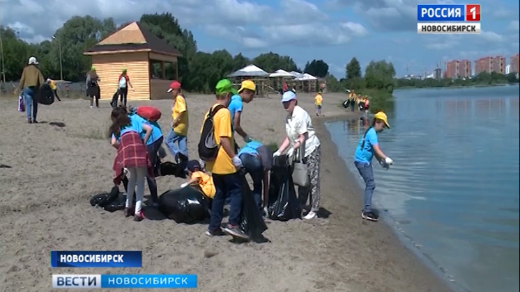 Школьники из трудовых отрядов очистили берег пляжа на Юго-Западном жилмассиве