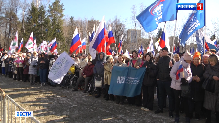 Новосибирцы отметили праздник 10-летия вхождения Крыма в состав России