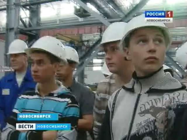 Группа школьников Кочковского района побывала на крупных новосибирских предприятиях