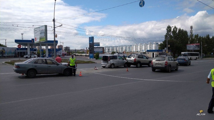 В Заельцовском районе Новосибирска произошла массовая автоавария