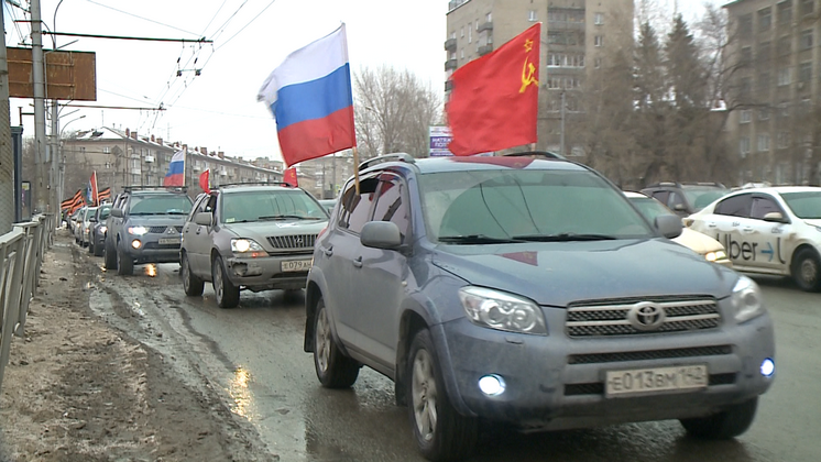 В Новосибирске горожане-патриоты  устроили очередной масштабный автопробег