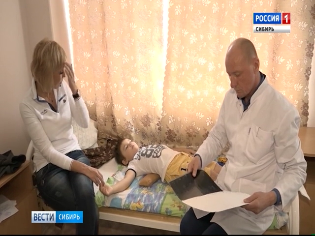 В Омске четырехлетний малыш получил травму на детской площадке