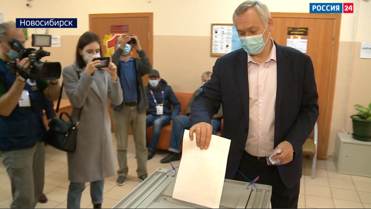 Губернатор Новосибирской области отдал голос на выборах в Госдуму РФ