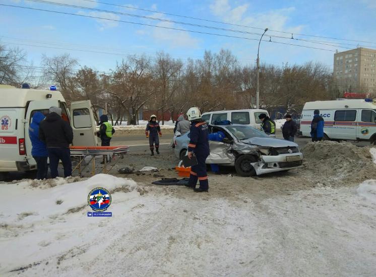 Мужчина и женщина пострадали в ДТП на улице Станционной в Новосибирске (видео)