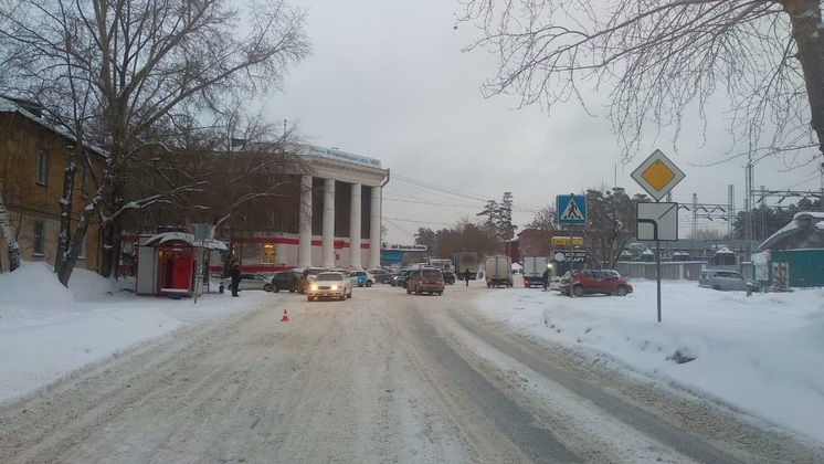 В Новосибирске женщина с 4-летним ребёнком пострадали в ДТП 