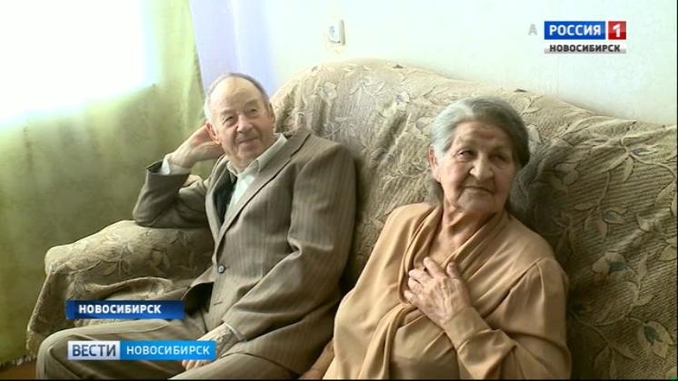 Супружеская пара из Новосибирска отмечает 65 лет со дня свадьбы