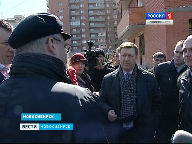 Мэр Новосибирска объехал с проверкой несколько дворов левобережья