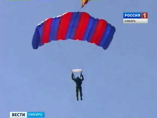 В Забайкалье проходят учебные сборы спасателей-парашютистов