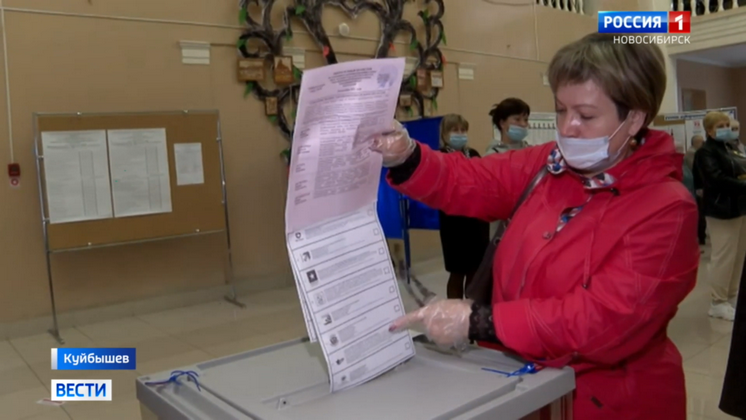 В районах Новосибирской области избиратели активно голосуют на выборах в Госдуму