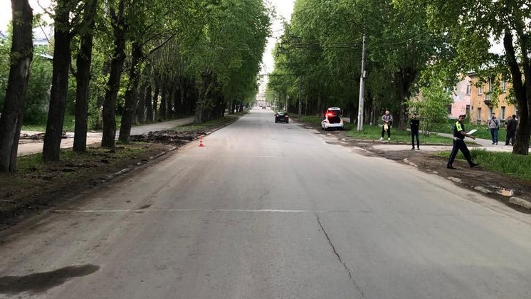 В Новосибирске автомобиль сбил перебегавшую дорогу 13-летнюю девочку