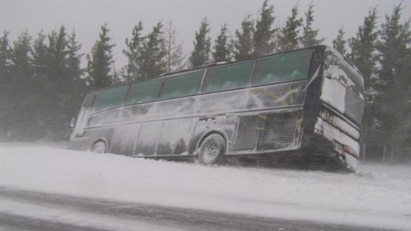 В баке автобуса на трассе замерзло топливо