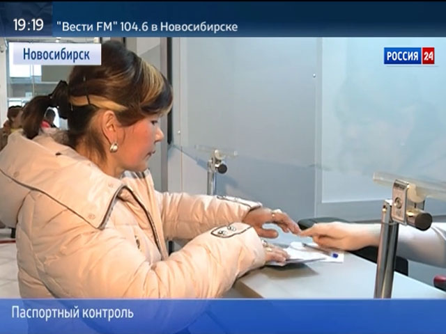 В аэропорту Толмачёво внедрили автоматизированную систему заполнения миграционных карт