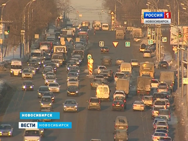 Новосибирские автовладельцы требуют вернуть светофор на улице Ватутина
