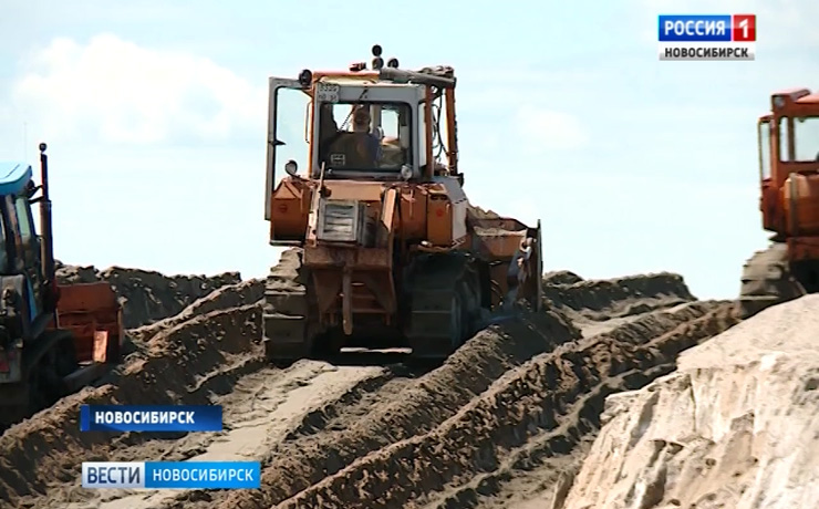 Новосибирские дорожники приступили к заготовке пескосоляной смеси