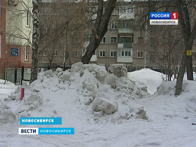 Новосибирские коммунальщики будут работать без выходных, чтобы очистить город от снега