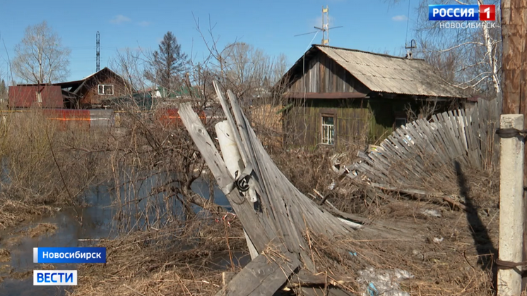 В Новосибирске подтопило дома и участки талыми водами