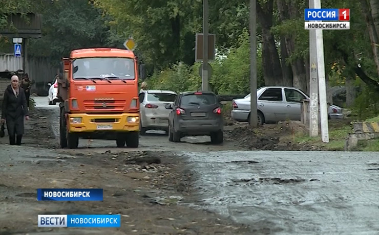 Жители военного городка в Октябрьском районе жалуются на разбитые дороги