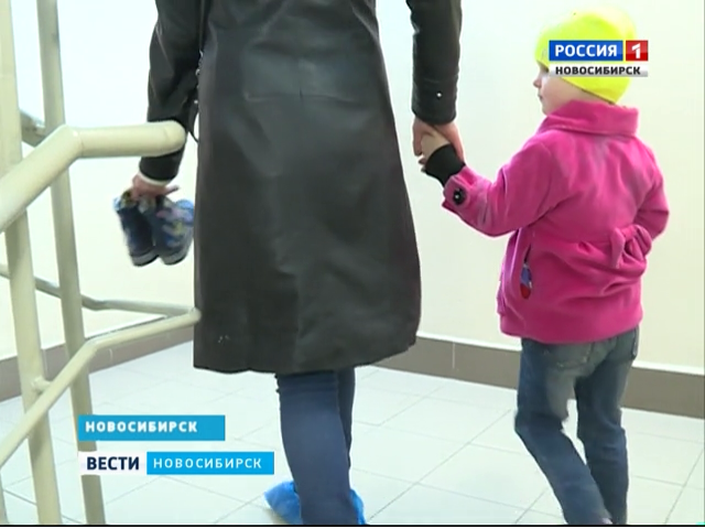 Новосибирский детсад заставляет детей ходить без обуви по холодному полу