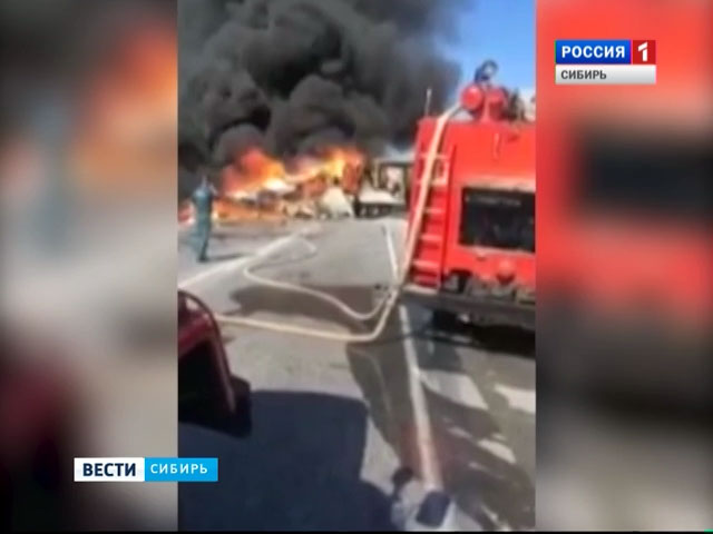 11 человек погибли в результате столкновения автобуса и грузовика в Красноярском крае