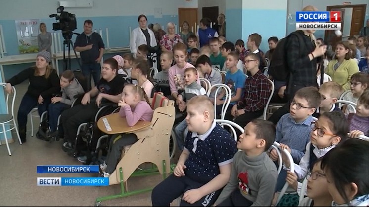 «От сердца к сердцу»: благотворительную акцию провели сегодня в школе-интернате Новосибирска