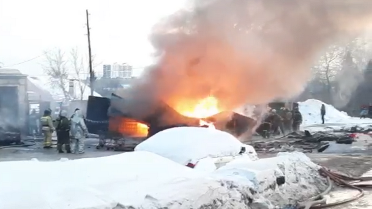 В Новосибирске 17-летний подросток пострадал из-за пожара в гараже 