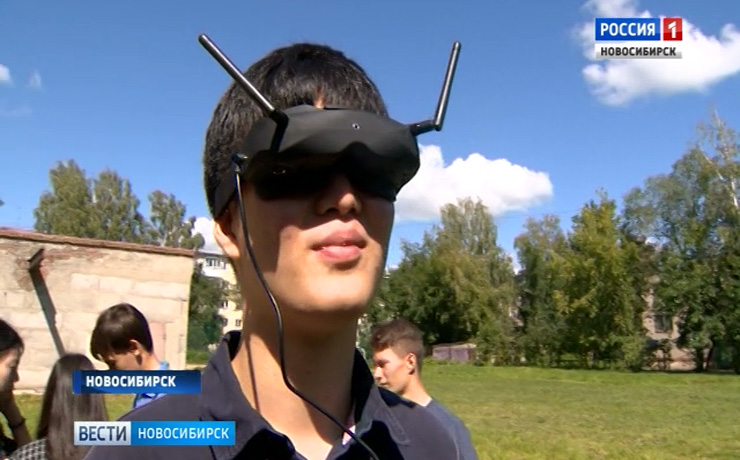 Школьники из Кореи учатся конструировать и пилотировать дроны в Новосибирске