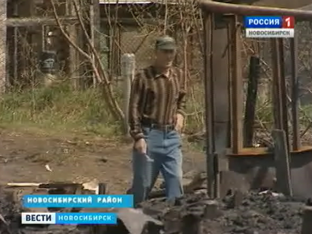 В Криводановке у местного населения горят сараи и погреба