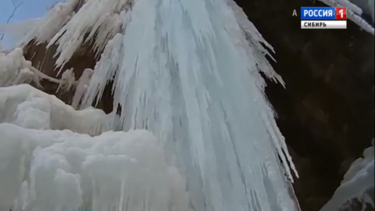 Рукотворный ледяной водопад появился в красноярском заповеднике