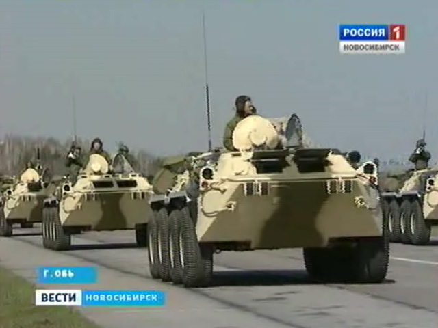 Новосибирске военные готовят боевые машины к Параду Победы