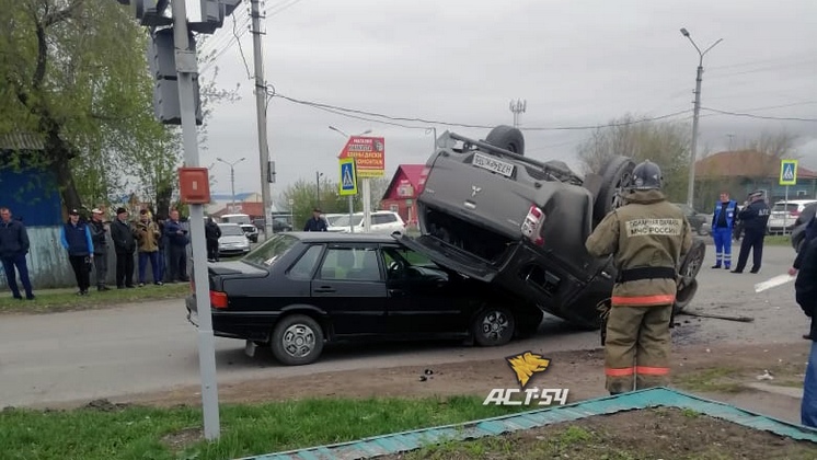 В Купино Новосибирской области произошло тройное ДТП с перевёртышем
