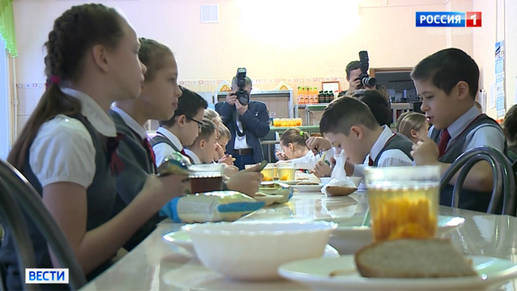 Мэр Новосибирска: «В школьных столовых Новосибирска должны готовить из местных продуктов»