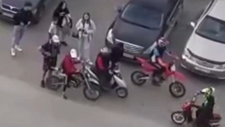 Новосибирец получил струю перца из-за замечания дерзким подросткам на мотоциклах