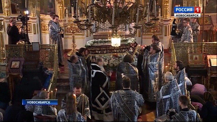 Православные новосибирцы празднуют Светлое Христово Воскресенье 